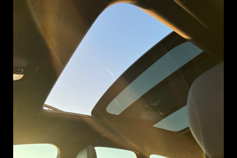 Volvo XC60 2.0 T8 Plug-in hybrid AWD Ultimate Dark | Adaptieve cruise | Panorama dak | Blis | Harman Kardon | Zwenkbare trekhaak |