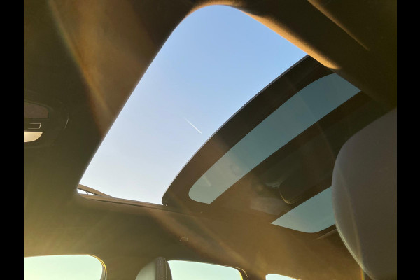 Volvo XC60 2.0 T8 Plug-in hybrid AWD Ultimate Dark | Adaptieve cruise | Panorama dak | Blis | Harman Kardon | Zwenkbare trekhaak |