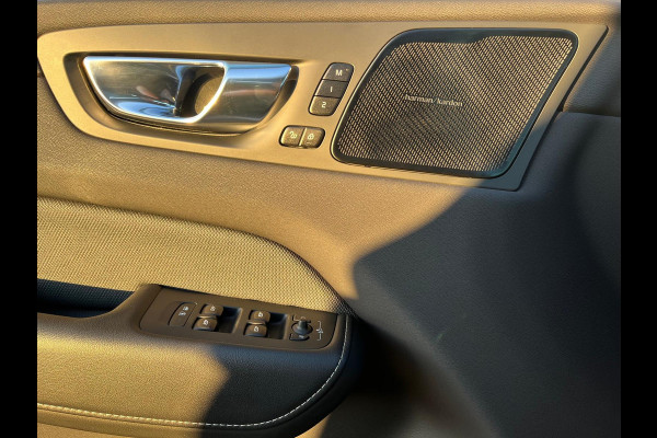 Volvo XC60 2.0 T8 Plug-in hybrid AWD Ultimate Dark | Adaptieve cruise | Panorama dak | Blis | Harman Kardon | Zwenkbare trekhaak |