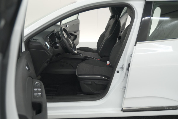 Renault Clio TCe 130 EDC Intens | Rondom Camera | Apple Carplay | Parkeersensoren | Climate Control