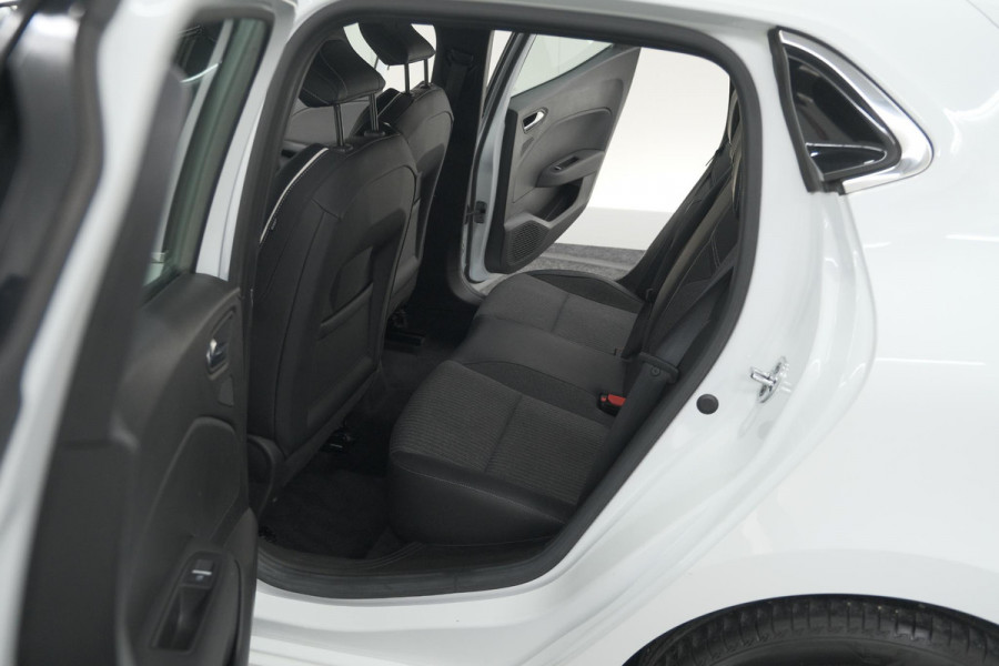 Renault Clio TCe 130 EDC Intens | Rondom Camera | Apple Carplay | Parkeersensoren | Climate Control