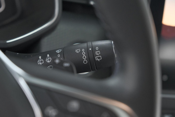 Renault Clio TCe 130 EDC Intens | Rondom Camera | Apple Carplay | Parkeersensoren | Climate Control