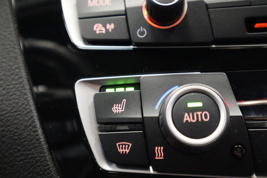 BMW 2 Serie Cabrio 220i High Executive H&K PDC