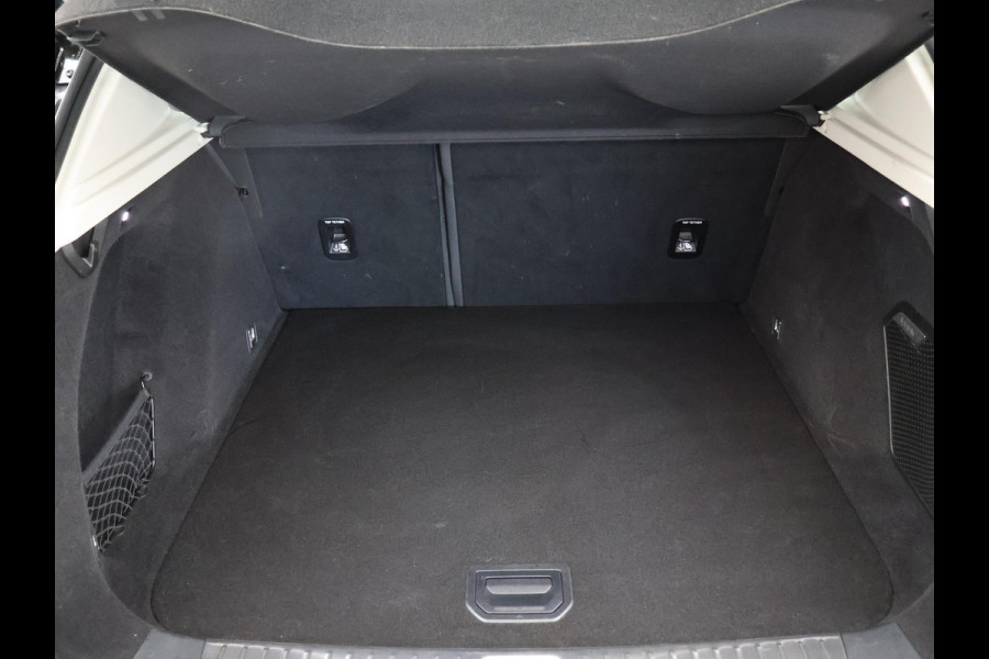 Lynk & Co 01 1.5 HYBRID + PANORAMA | ADAPTIVE CRUISE | STOELVERW. | CAMERA | 20 INCH | CARPLAY