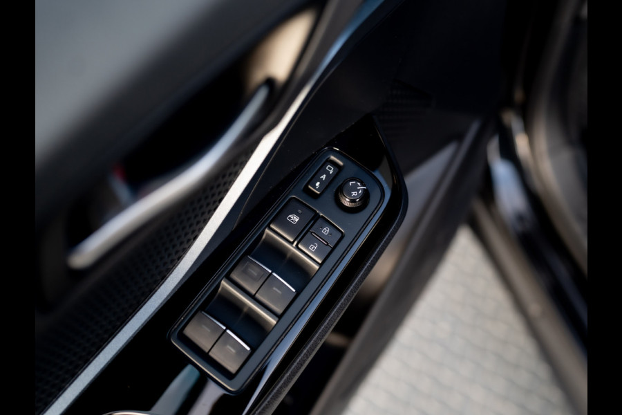 Toyota C-HR 1.8 Hybrid First Edition | JBL | LED koplampen | BSM | Navi | PDC V&A | Prijs Rijklaar!!