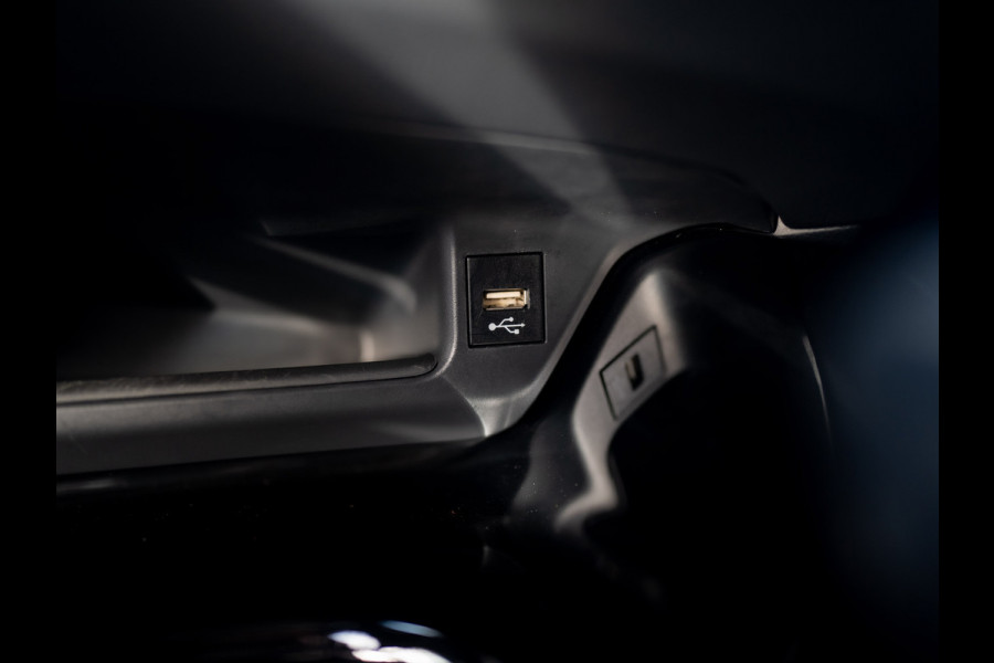 Toyota C-HR 1.8 Hybrid First Edition | JBL | LED koplampen | BSM | Navi | PDC V&A | Prijs Rijklaar!!