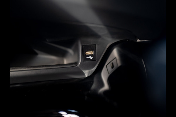 Toyota C-HR 1.8 Hybrid First Edition | JBL | LED koplampen | BSM | Navi | PDC V&A | Prijs Rijklaar!!