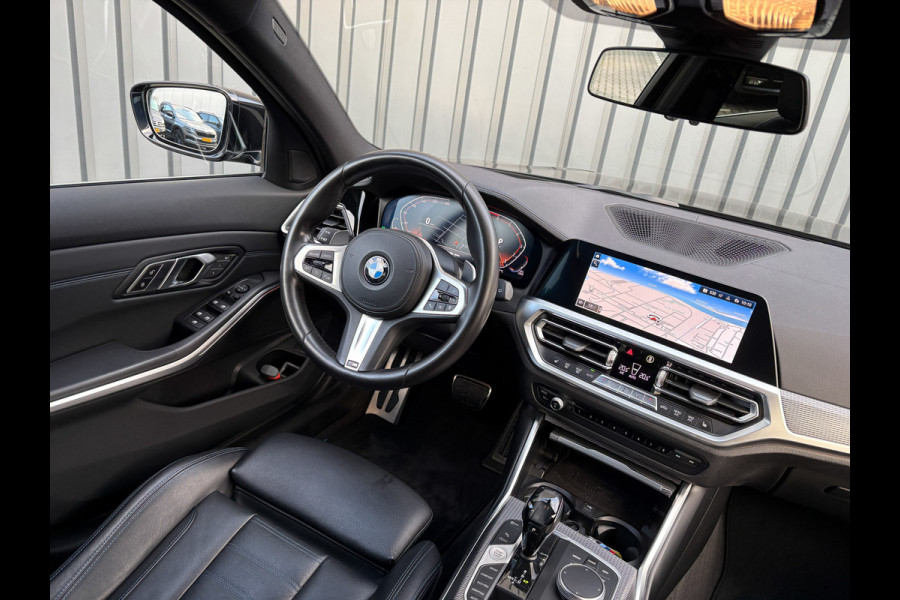 BMW 3-serie 320i High Executive | M-Sport | Laser | Stoelgeheugen | Trekhaak wegkl. | 19'' | Head Up | Camera | Keyless | Prijs Rijklaar!!