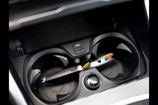 BMW 3-serie 320i High Executive | M-Sport | Laser | Stoelgeheugen | Trekhaak wegkl. | 19'' | Head Up | Camera | Keyless | Prijs Rijklaar!!