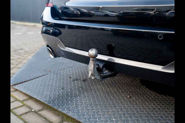 BMW 3-serie 320i High Executive | M-Sport | Laser | Stoelgeheugen | Trekhaak wegkl. | 19'' | Head Up | Camera | Keyless | Prijs Rijklaar!!