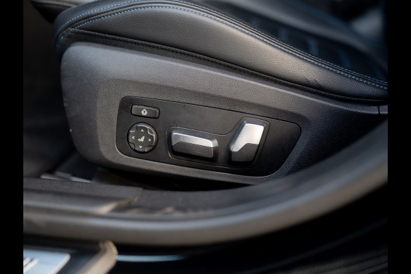 BMW 3-serie 320i High Executive | M-Sport | Laser | Stoelgeheugen | Trekhaak wegkl. | 19'' | Head Up | Camera | Keyless | Prijs Rijklaar!!