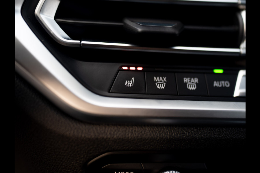 BMW 3-serie 320i High Executive | M-Sport | Laser | Stoelgeheugen | Trekhaak wegkl. | 19'' | Head Up | Camera | Keyless | Prijs Rijklaar!!