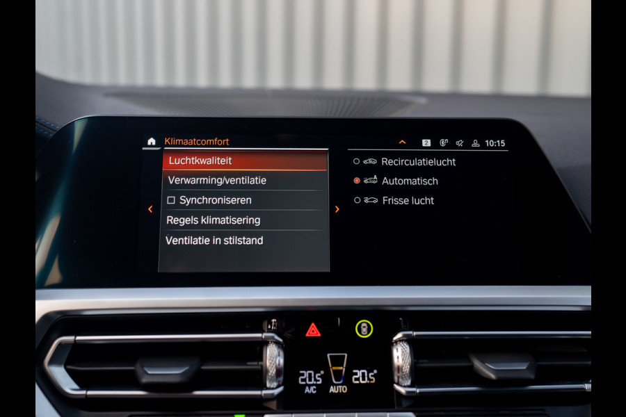 BMW 3-serie 320i High Executive | M-Sport | Laser | Stoelgeheugen | Trekhaak wegkl. | 19'' | Head Up | Camera | Keyless | Prijs Rijklaar!!