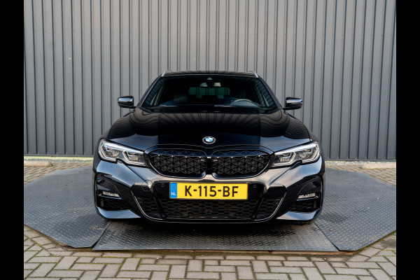 BMW 3-serie 320i High Executive | M-Sport | Laser | Stoelgeheugen | Trekhaak wegkl. | 19'' | Head Up | Camera | Keyless | Prijs Rijklaar!!