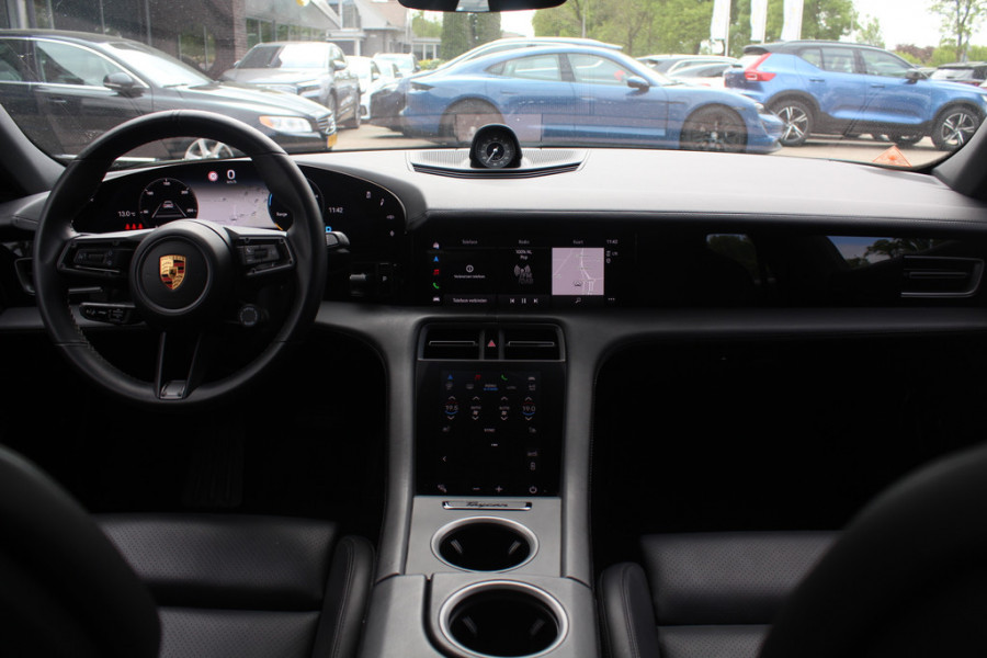 Porsche Taycan Cross Turismo 4 93 kWh / SoH 94.4% / Panoramadak / Camera / Leder / Sportchrono / 20'' / Luchtvering / Dodehoek / Sportstoelen / Stuurverwarming / Stoelverwarming / Bose / Cruise Control