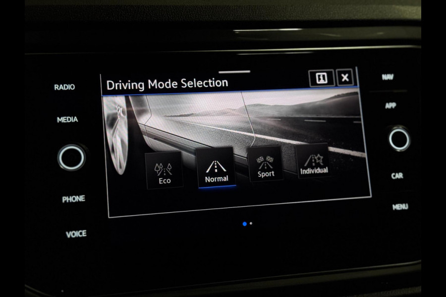 Volkswagen T-Roc 1.5 TSI 3X R-LINE | PANO | VIRTUAL | LED | LANE ASS. | VOL!