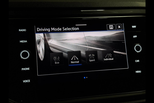 Volkswagen T-Roc 1.5 TSI 3X R-LINE | PANO | VIRTUAL | LED | LANE ASS. | VOL!