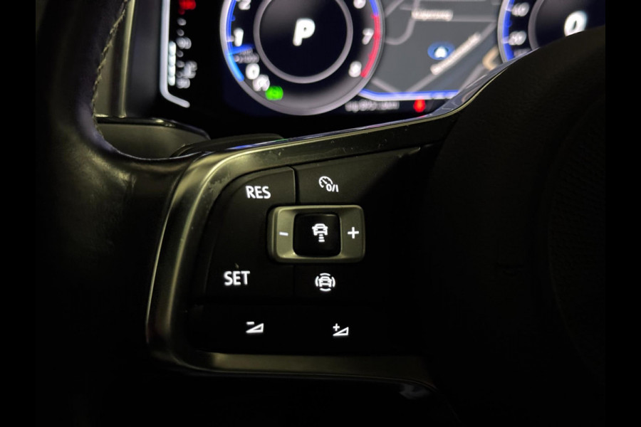 Volkswagen T-Roc 1.5 TSI 3X R-LINE | PANO | VIRTUAL | LED | LANE ASS. | VOL!