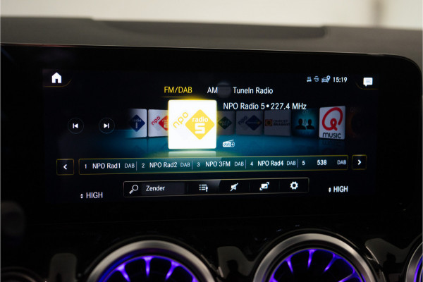 Mercedes-Benz B-Klasse 250 e AMG 218PK | NL AUTO+NAP | Pano | Memory | Burmester | Sfeer | Trekhaak | VOL! 12 MND Garantie