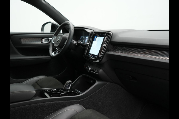 Volvo XC40 T5 Recharge R-Design Polestar Engineered Plug In Hybrid PHEV | Trekhaak Af Fabriek | Panodak | Camera | Harman / Kardon | Alcantara Sportstoelen & Stuur Verwarmd | Apple Carplay | 19"L.M | Navigatie | DAB |