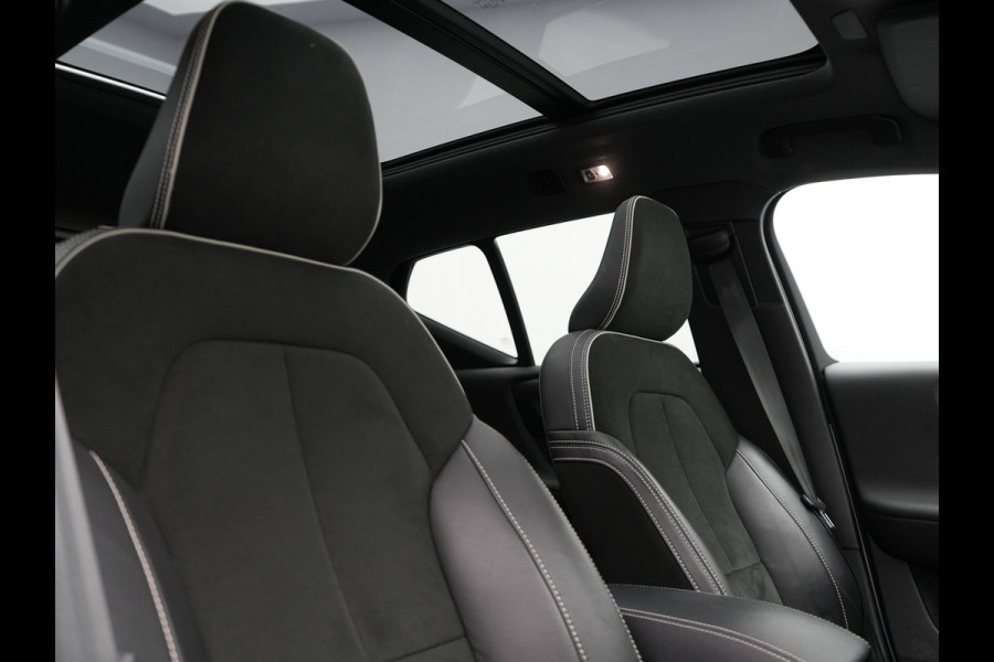 Volvo XC40 T5 Recharge R-Design Polestar Engineered Plug In Hybrid PHEV | Trekhaak Af Fabriek | Panodak | Camera | Harman / Kardon | Alcantara Sportstoelen & Stuur Verwarmd | Apple Carplay | 19"L.M | Navigatie | DAB |