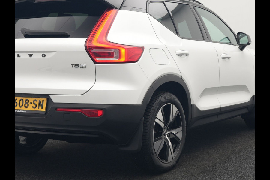 Volvo XC40 T5 Recharge R-Design Polestar Engineered Plug In Hybrid PHEV | Trekhaak Af Fabriek | Panodak | Camera | Harman / Kardon | Alcantara Sportstoelen & Stuur Verwarmd | Apple Carplay | 19"L.M | Navigatie | DAB |