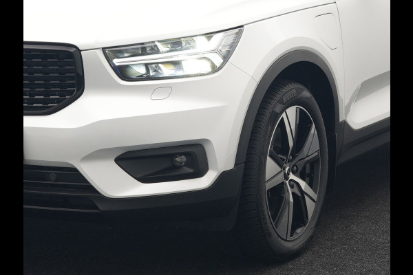 Volvo XC40 T5 Recharge R-Design Polestar Engineered Plug In Hybrid PHEV | Trekhaak Af Fabriek | Panodak | Camera | Harman / Kardon | Alcantara Sportstoelen & Stuur Verwarmd | Apple Carplay | 19"L.M | Navigatie | DAB |