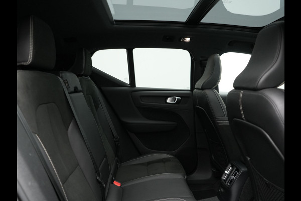 Volvo XC40 T5 Recharge R-Design Polestar Engineered Plug In Hybrid PHEV | Trekhaak Af Fabriek | Panodak | Camera | Harman / Kardon | Alcantara Sportstoelen & Stuur Verwarmd | Apple Carplay | 19"L.M | Navigatie | DAB |