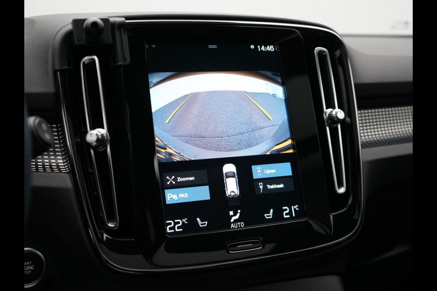 Volvo XC40 T5 Recharge R-Design Polestar Engineered Plug In Hybrid PHEV | Trekhaak Af Fabriek | Panodak | Camera | Harman / Kardon | Alcantara Sportstoelen & Stuur Verwarmd | Apple Carplay | 19"L.M | Navigatie | DAB |