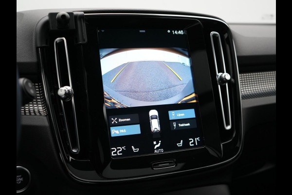 Volvo XC40 T5 Recharge R-Design Polestar Engineered Plug In Hybrid PHEV | Trekhaak Af Fabriek | Panodak | Camera | Harman / Kardon | Alcantara Sportstoelen & Stuur Verwarmd | Apple Carplay | 19"L.M | Navigatie | DAB |