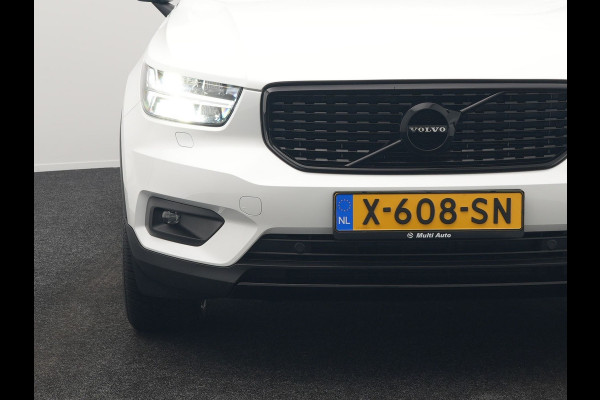 Volvo XC40 T5 Recharge R-Design Polestar Engineered Plug In Hybrid PHEV | Trekhaak Af Fabriek | Panodak | Camera | Harman / Kardon | Alcantara Sportstoelen & Stuur Verwarmd | Apple Carplay | 19"L.M | Navigatie | DAB |