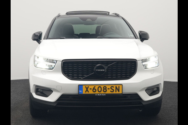 Volvo XC40 T5 Recharge R-Design Polestar Engineered Plug In Hybrid PHEV | Trekhaak Af Fabriek | Panodak | Camera | Harman / Kardon | Alcantara Sportstoelen & Stuur Verwarmd | Apple Carplay | 19"L.M | Navigatie | DAB |