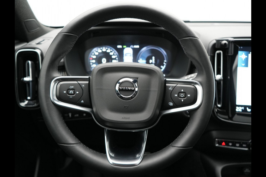 Volvo XC40 T5 Recharge R-Design Polestar Engineered Plug In Hybrid PHEV | Trekhaak Af Fabriek | Panodak | Camera | Harman / Kardon | Alcantara Sportstoelen & Stuur Verwarmd | Apple Carplay | 19"L.M | Navigatie | DAB |