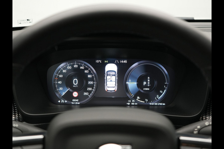Volvo XC40 T5 Recharge R-Design Polestar Engineered Plug In Hybrid PHEV | Trekhaak Af Fabriek | Panodak | Camera | Harman / Kardon | Alcantara Sportstoelen & Stuur Verwarmd | Apple Carplay | 19"L.M | Navigatie | DAB |