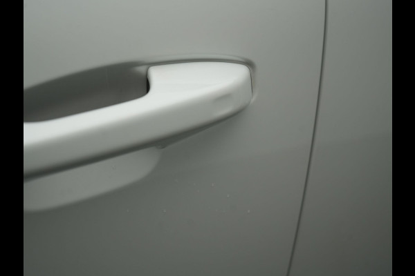 Volvo XC40 T5 Recharge R-Design Polestar Engineered Plug In Hybrid PHEV | Trekhaak Af Fabriek | Panodak | Camera | Harman / Kardon | Alcantara Sportstoelen & Stuur Verwarmd | Apple Carplay | 19"L.M | Navigatie | DAB |