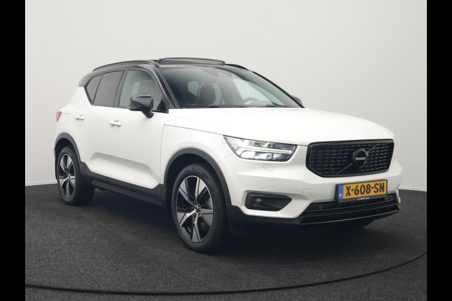 Volvo XC40 T5 Recharge R-Design Polestar Engineered Plug In Hybrid PHEV | Trekhaak Af Fabriek | Panodak | Camera | Harman / Kardon | Alcantara Sportstoelen & Stuur Verwarmd | Apple Carplay | 19"L.M | Navigatie | DAB |