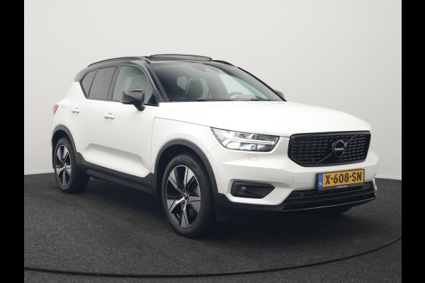 Volvo XC40 T5 Recharge R-Design Polestar Engineered Plug In Hybrid PHEV | Trekhaak Af Fabriek | Panodak | Camera | Harman / Kardon | Alcantara Sportstoelen & Stuur Verwarmd | Apple Carplay | 19"L.M | Navigatie | DAB |