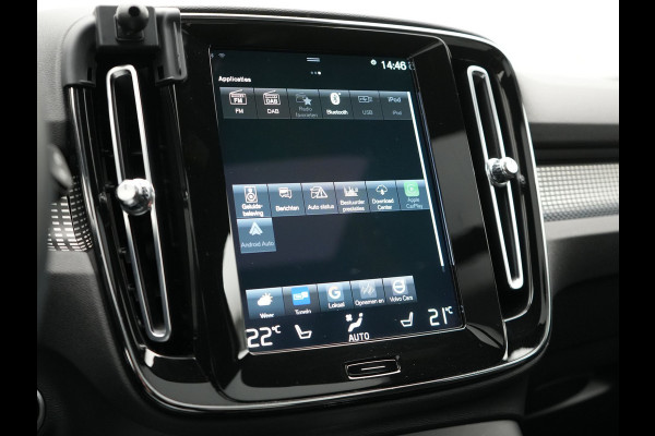 Volvo XC40 T5 Recharge R-Design Polestar Engineered Plug In Hybrid PHEV | Trekhaak Af Fabriek | Panodak | Camera | Harman / Kardon | Alcantara Sportstoelen & Stuur Verwarmd | Apple Carplay | 19"L.M | Navigatie | DAB |