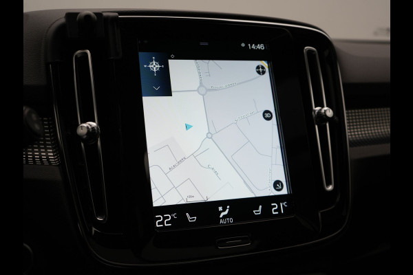 Volvo XC40 T5 Recharge R-Design Polestar Engineered Plug In Hybrid PHEV | Trekhaak Af Fabriek | Panodak | Camera | Harman / Kardon | Alcantara Sportstoelen & Stuur Verwarmd | Apple Carplay | 19"L.M | Navigatie | DAB |