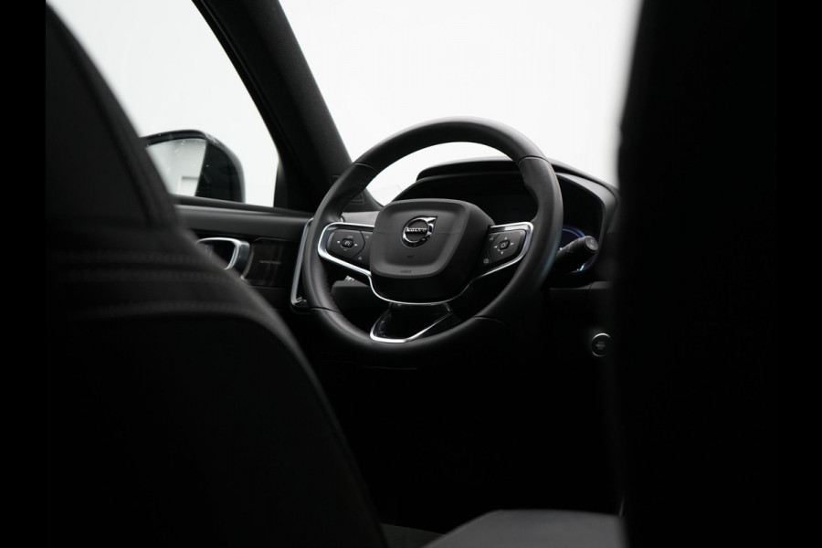 Volvo XC40 T5 Recharge R-Design Polestar Engineered Plug In Hybrid PHEV | Trekhaak Af Fabriek | Panodak | Camera | Harman / Kardon | Alcantara Sportstoelen & Stuur Verwarmd | Apple Carplay | 19"L.M | Navigatie | DAB |