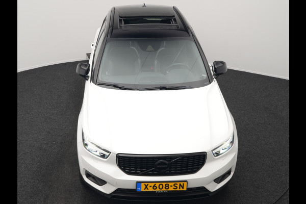 Volvo XC40 T5 Recharge R-Design Polestar Engineered Plug In Hybrid PHEV | Trekhaak Af Fabriek | Panodak | Camera | Harman / Kardon | Alcantara Sportstoelen & Stuur Verwarmd | Apple Carplay | 19"L.M | Navigatie | DAB |