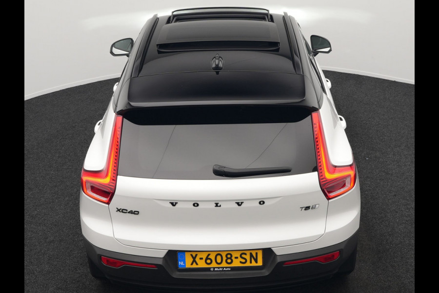 Volvo XC40 T5 Recharge R-Design Polestar Engineered Plug In Hybrid PHEV | Trekhaak Af Fabriek | Panodak | Camera | Harman / Kardon | Alcantara Sportstoelen & Stuur Verwarmd | Apple Carplay | 19"L.M | Navigatie | DAB |
