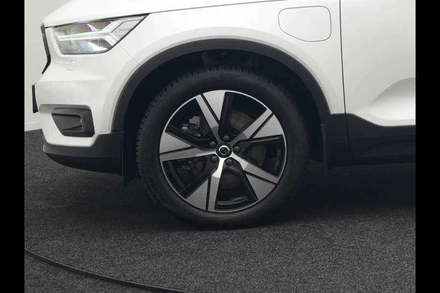 Volvo XC40 T5 Recharge R-Design Polestar Engineered Plug In Hybrid PHEV | Trekhaak Af Fabriek | Panodak | Camera | Harman / Kardon | Alcantara Sportstoelen & Stuur Verwarmd | Apple Carplay | 19"L.M | Navigatie | DAB |