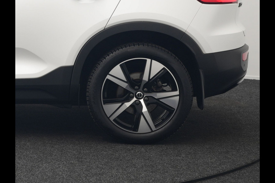 Volvo XC40 T5 Recharge R-Design Polestar Engineered Plug In Hybrid PHEV | Trekhaak Af Fabriek | Panodak | Camera | Harman / Kardon | Alcantara Sportstoelen & Stuur Verwarmd | Apple Carplay | 19"L.M | Navigatie | DAB |