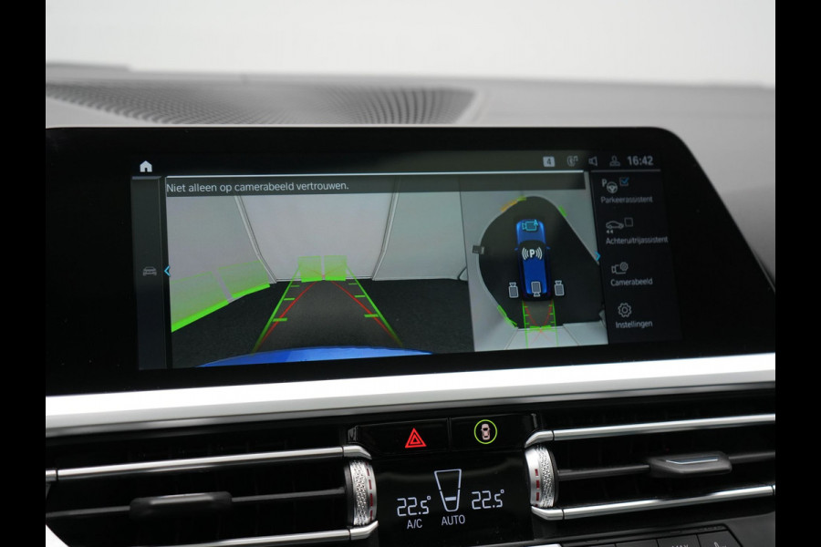 BMW 3 Serie Touring 330e M Sport Plug In Hybrid 293pk Dealer O.H. PHEV | Panodak | Head Up | 360 Camera | Adaptive Cruise | Harman & Kardon | Nappa Lederen Sportstoelen Memory & Verwarmd | Adaptief Onderstel | Laser LED | Apple Carplay | Sfeerverlichting |