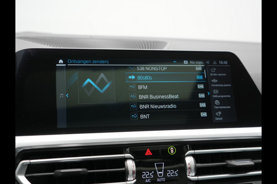 BMW 3 Serie Touring 330e M Sport Plug In Hybrid 293pk Dealer O.H. PHEV | Panodak | Head Up | 360 Camera | Adaptive Cruise | Harman & Kardon | Nappa Lederen Sportstoelen Memory & Verwarmd | Adaptief Onderstel | Laser LED | Apple Carplay | Sfeerverlichting |