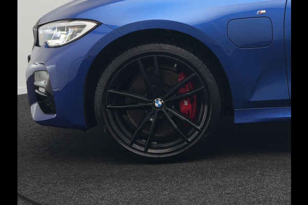 BMW 3 Serie Touring 330e M Sport Plug In Hybrid 293pk Dealer O.H. PHEV | Panodak | Head Up | 360 Camera | Adaptive Cruise | Harman & Kardon | Nappa Lederen Sportstoelen Memory & Verwarmd | Adaptief Onderstel | Laser LED | Apple Carplay | Sfeerverlichting |