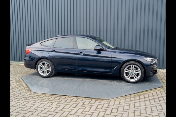 BMW 3-serie Gran Turismo | Apple Carplay | Head Up | Keyless | 320i Executive Prijs Rijklaar!!
