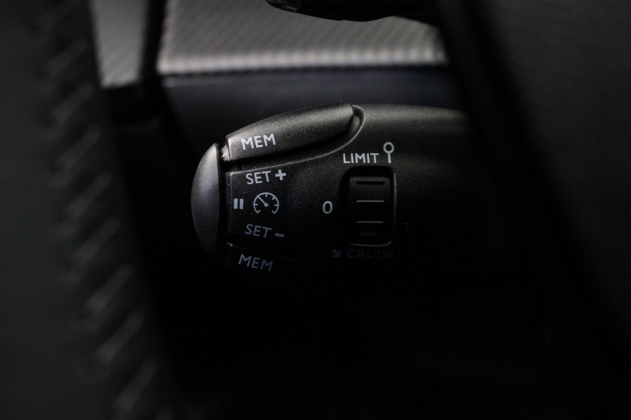Peugeot 2008 1.2 PureTech 130 Allure |Stoelverw.|Camera|Navi|