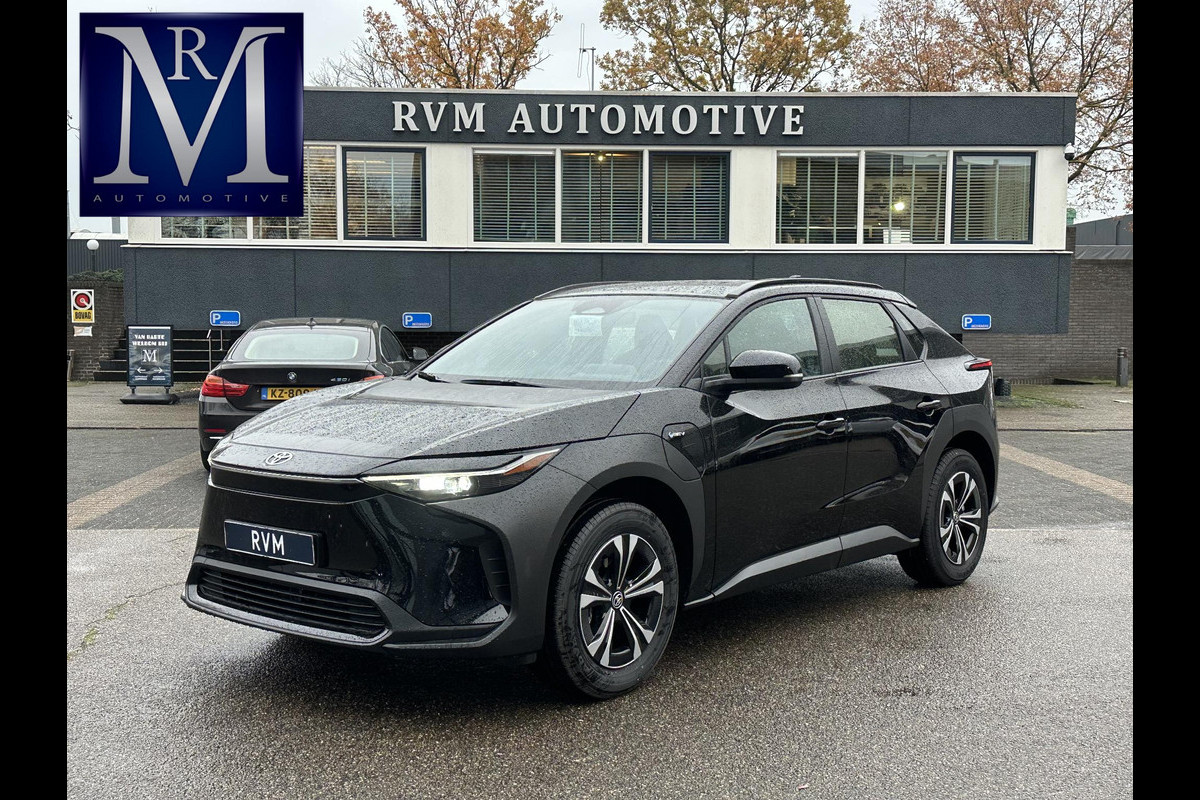 Toyota Bz4x Active 71 kWh VAN: €39.900,- VOOR: €35.440,- UW EINDEJAARSVOORDEEL: €4.460,- | 3 FASE| NIEUWE AUTO!!| 10 JAAR VOLLEDIGE FABRIEKSGARANTIE TOYOTA!| WARMTEPOMP| ADAPTIVE CRUISE| ACHTERUITRIJ CAMERA|